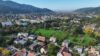 Vom Glück der eigenen vier Wände! - Luftaufnahme der Umgebung mit Blick zur Freiburger Innenstadt