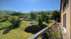 Ehemaliger Winzerhof in traumhafter Randlage umgeben von Weinbergen - Blick auf den weitläufigen Garten vom Balkon
