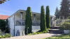 Bieterverfahren | Mehrfamilienhaus mit großem Garten in sonniger Traumlage von Freiburg-Herdern - Blick auf das Garagengebäude vom Vorgarten